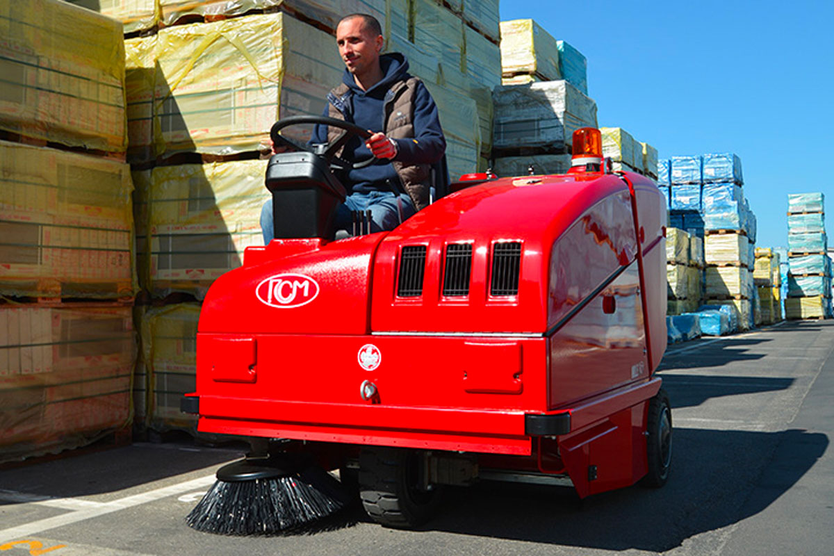 Mille Ride-on Floor Sweeper - Image 2