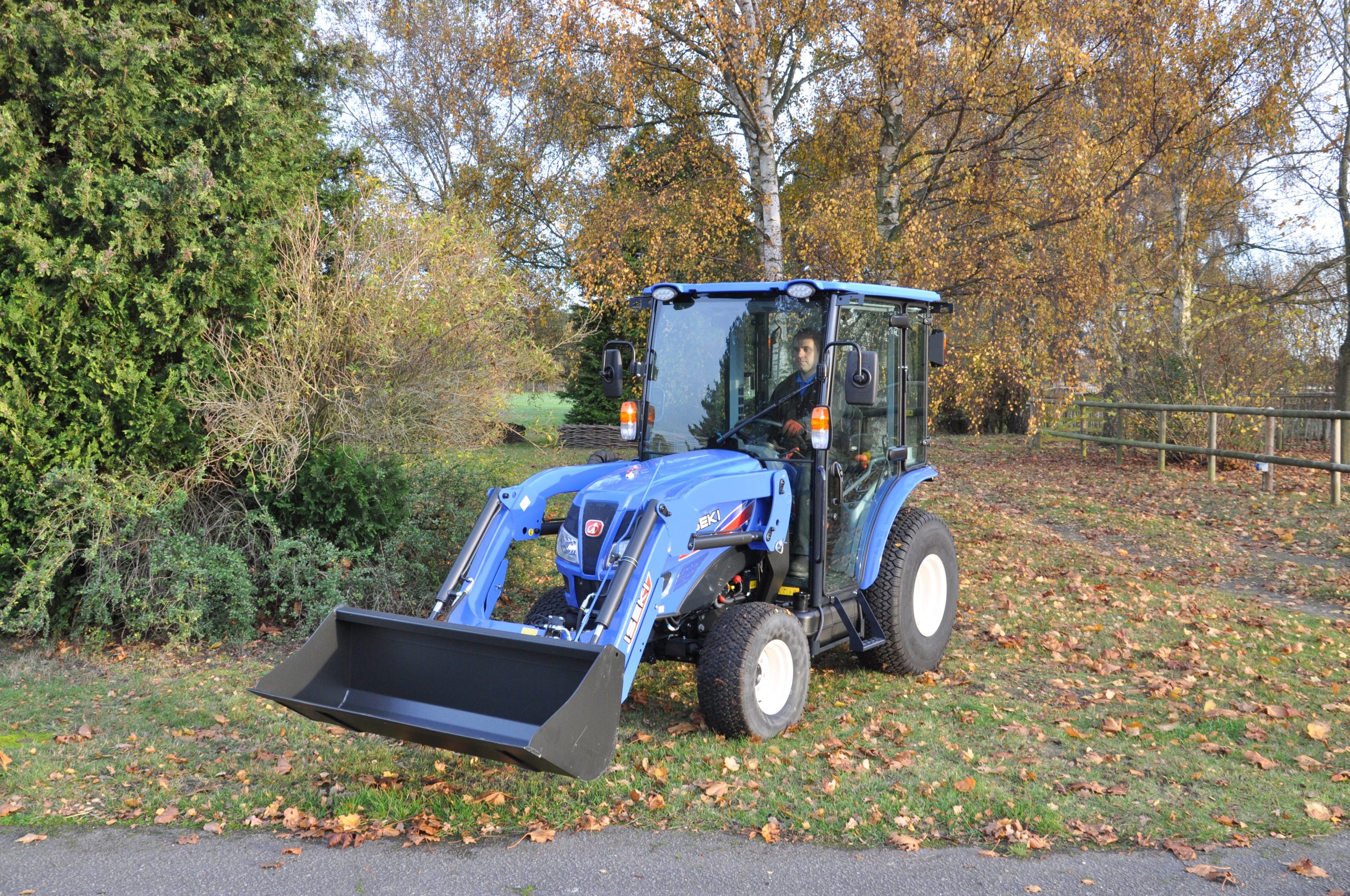 TH Series Tractor - Image 10