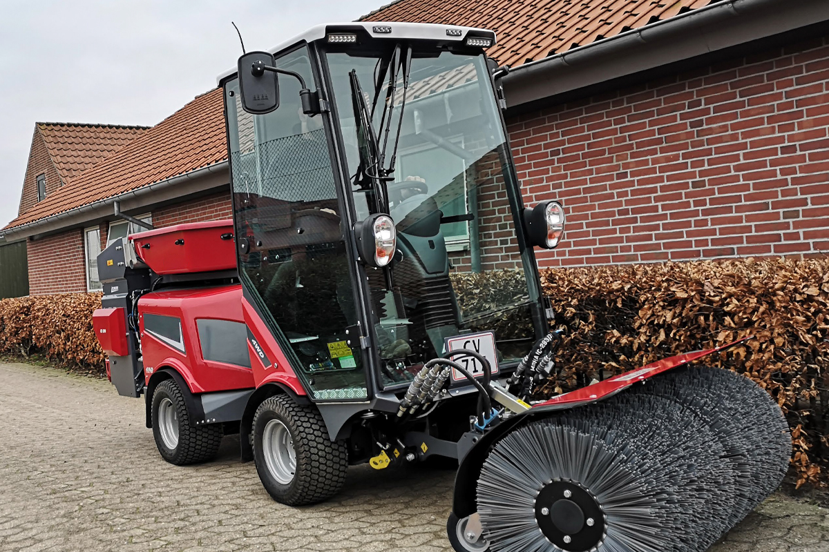 Timan 3330 Street Sweeper - Image 2