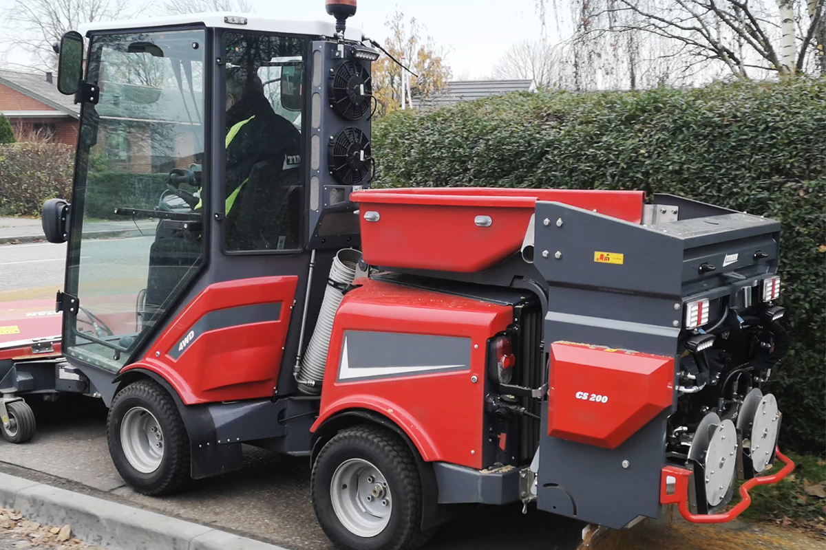 Timan 3330 Street Sweeper - Image 3