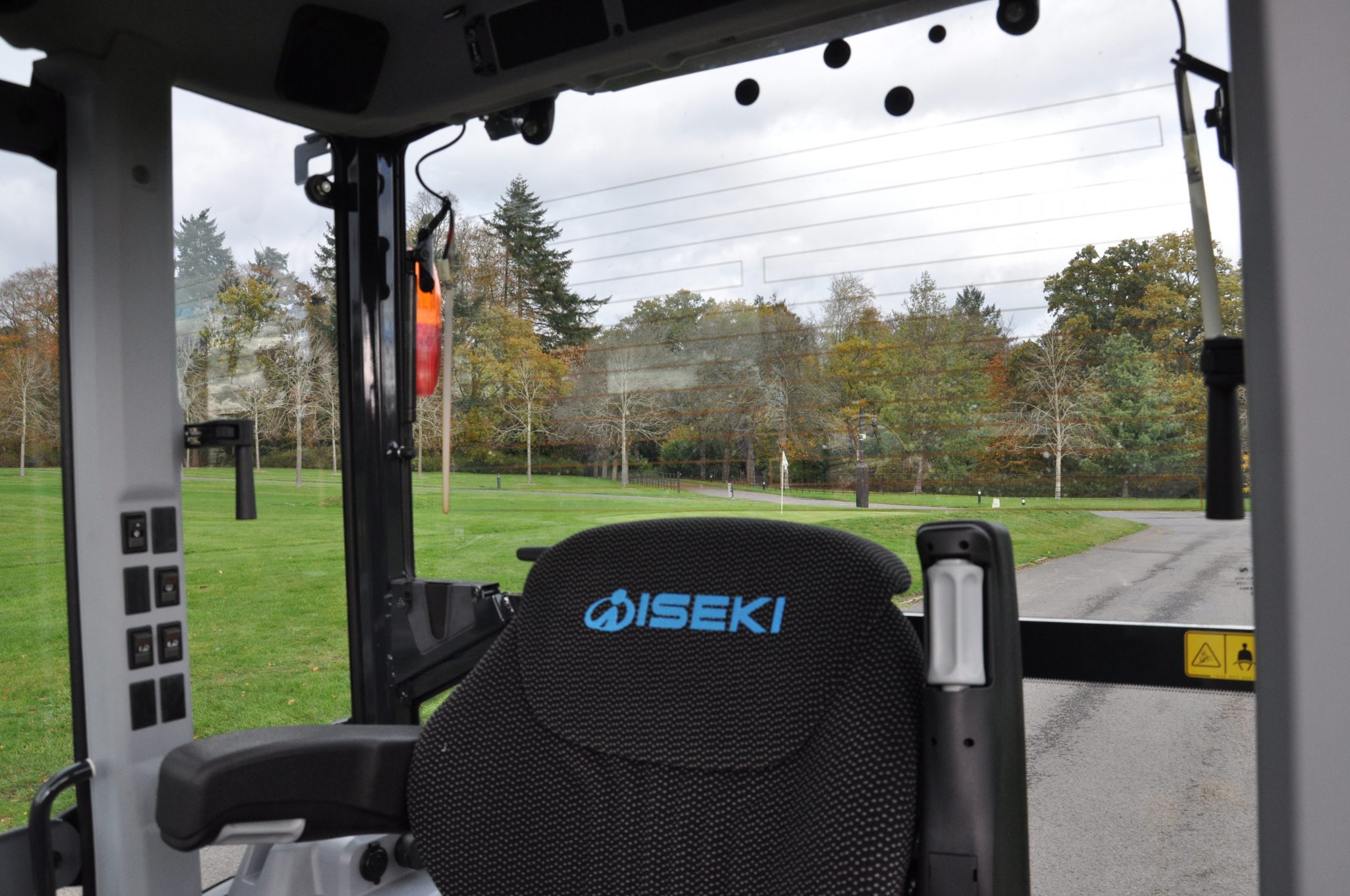 TH Series Tractor - Image 2