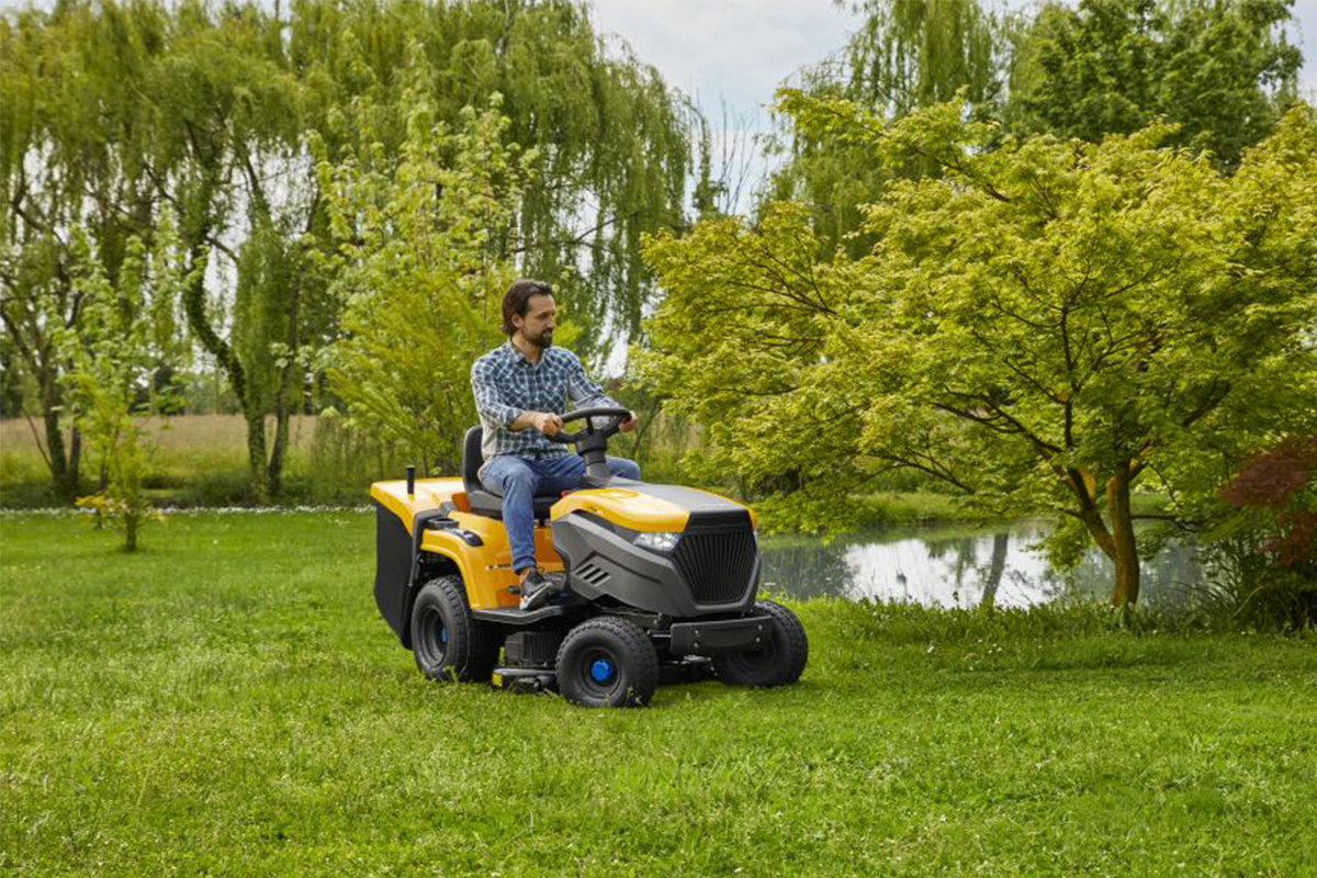 STIGA Battery Tractors