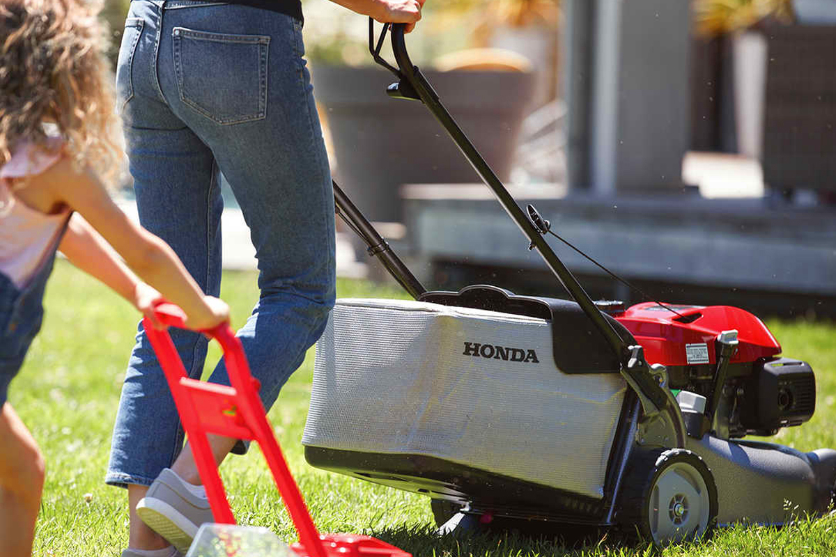 izy and HRN Petrol Lawnmower - Image 5