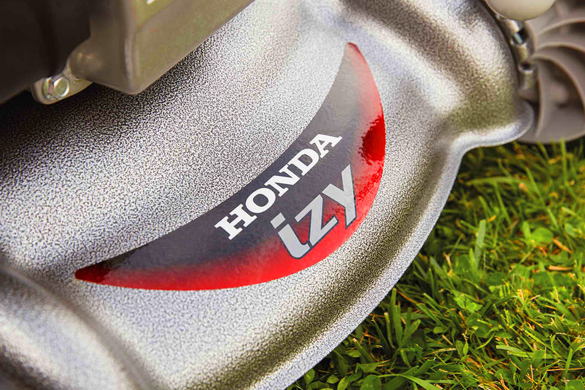 izy and HRN Petrol Lawnmower - Image 7