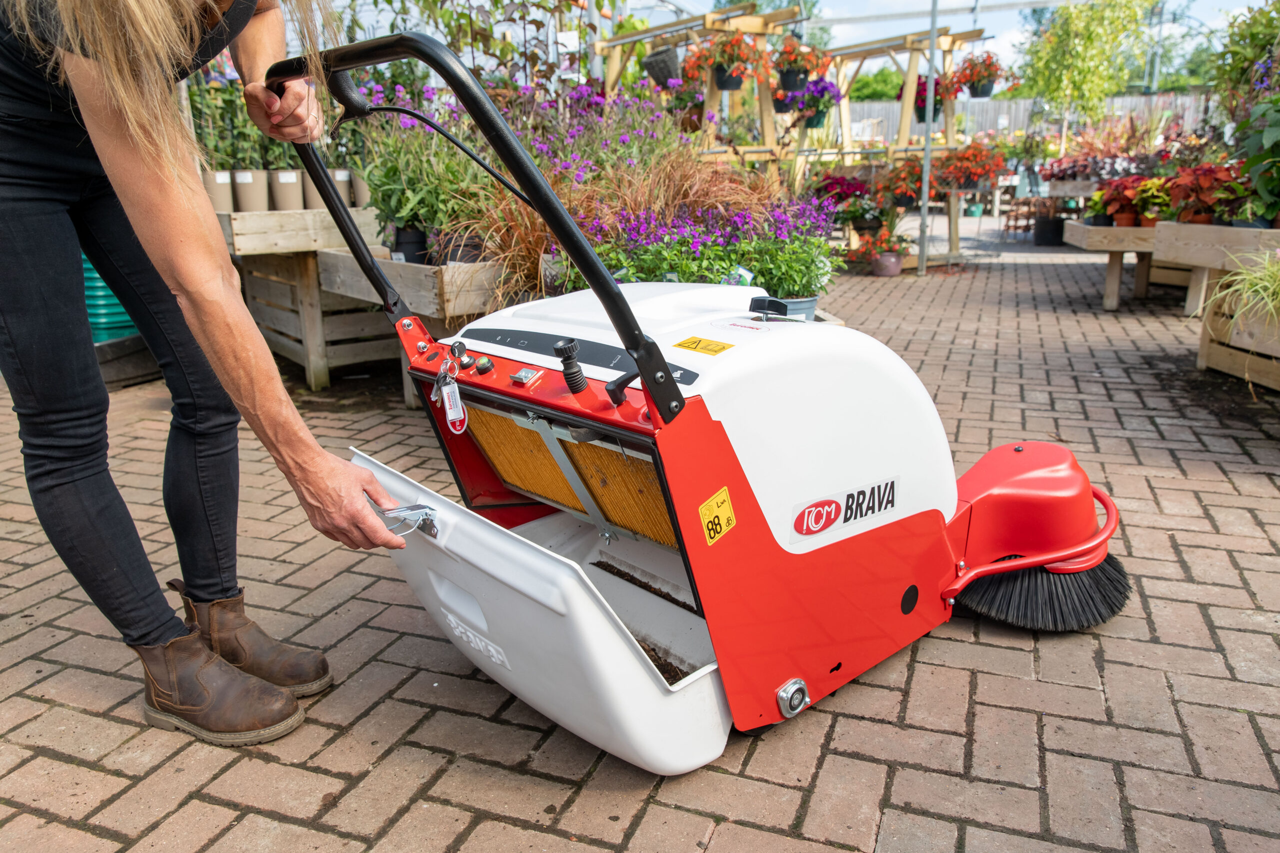 Brava Pedestrian Floor Sweeper - Image 2